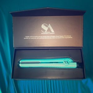 Straight Ahead Silver Collection Flat Iron